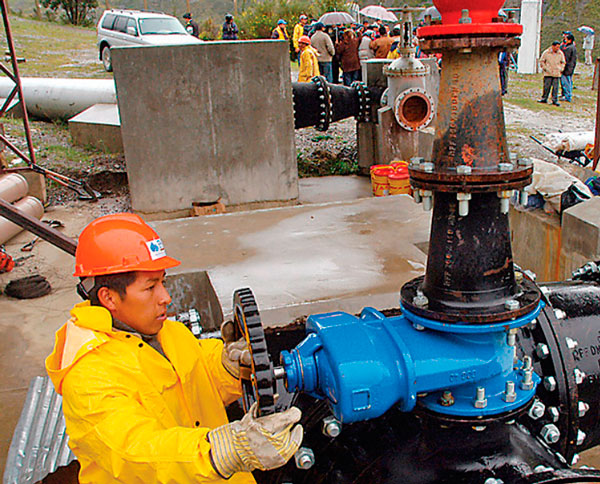 Trabajador Planta Hidroeléctrica
