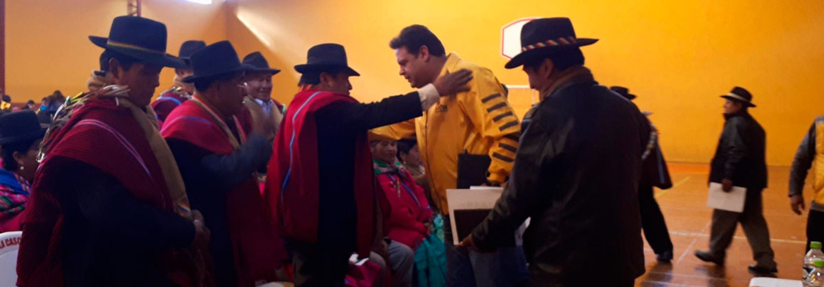 Reunión con comunarios del distrito Hampaturi