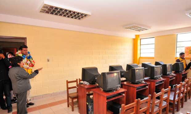 Unidad Educativa Santa Rosa La Florida (Sala de Computación)